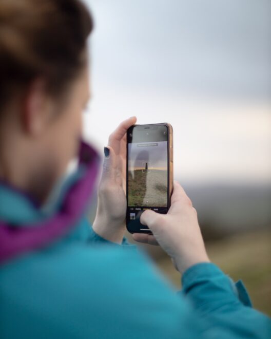 Menggunakan iPhone di outdoor biasa bikin perangkat kepanasan, lho.